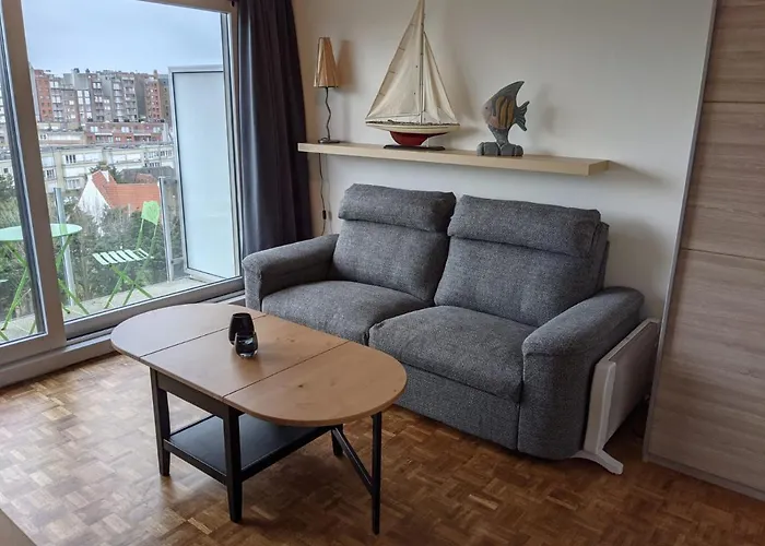 Studio Met Frontaal Zeezicht